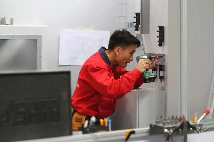 世赛国赛协同驱动下的职业技能竞赛集训基地建设与选手选拔机制创新研究