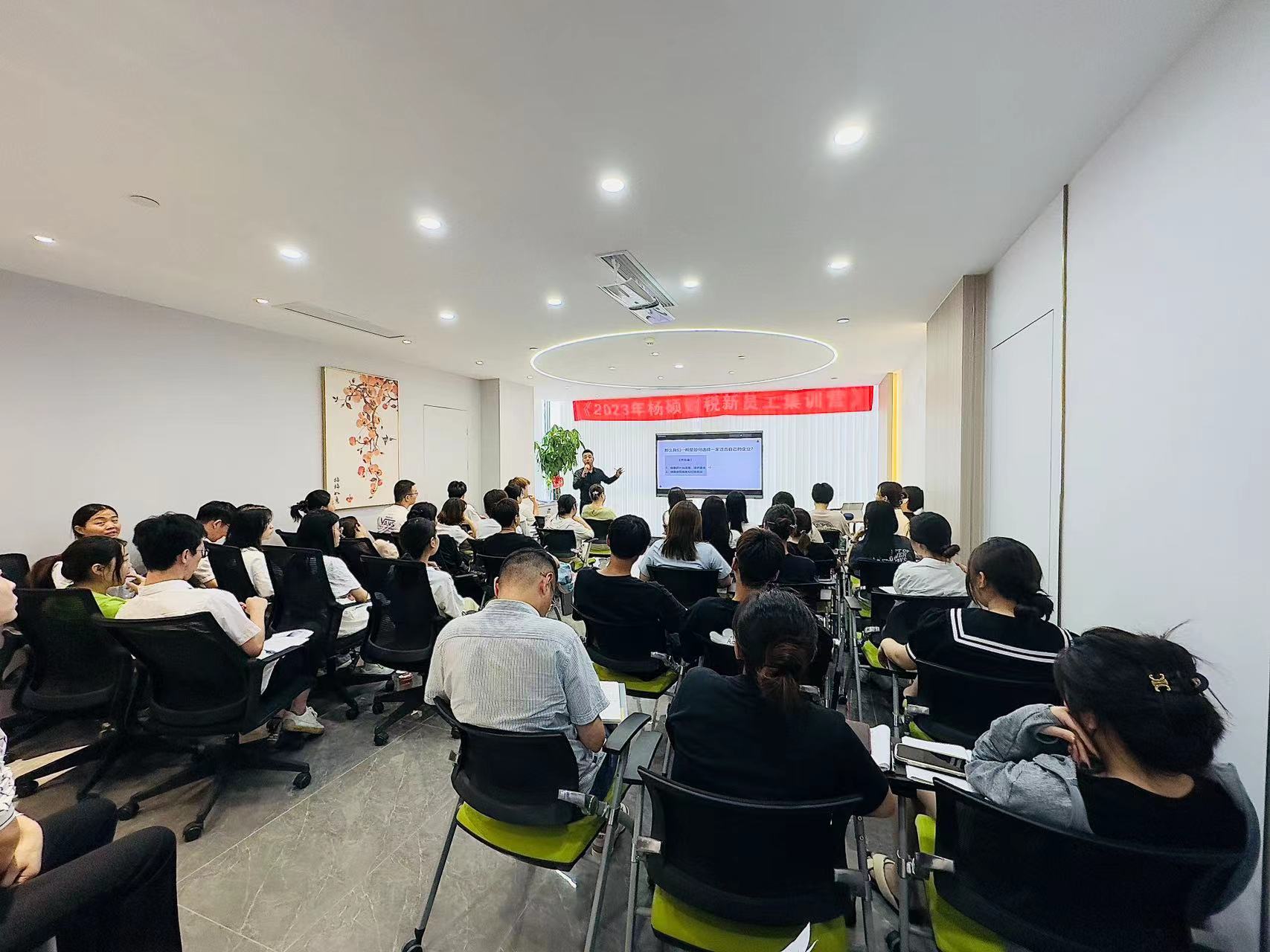 离职人员再培训整合路径，转岗、创业与心理调适的协同探索